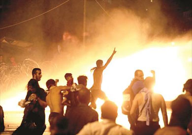 الاشتباكات بين المتظاهرين وقوات الامن أسفرت عن سقوط عدد من الجرحى